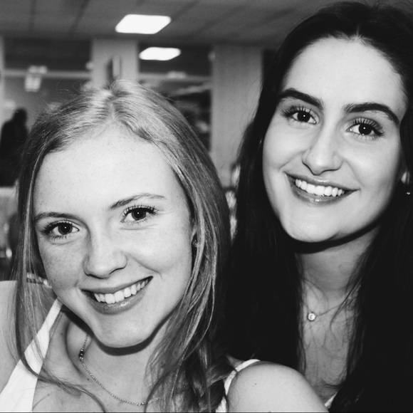 Meet your Posher, Caroline - Picture 1 of 1